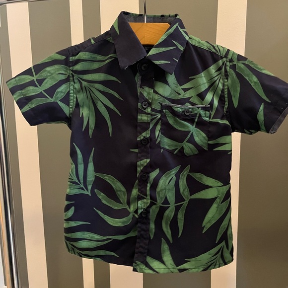 Craft + Flow Other - Blue and Green Tropical Button Down Shirt